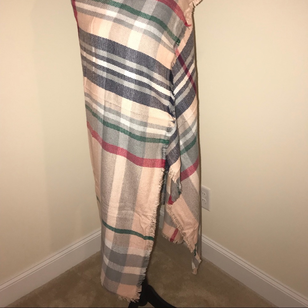 Oversized women’s Classic Plaid Blanket Scarf - Picture 6 of 7